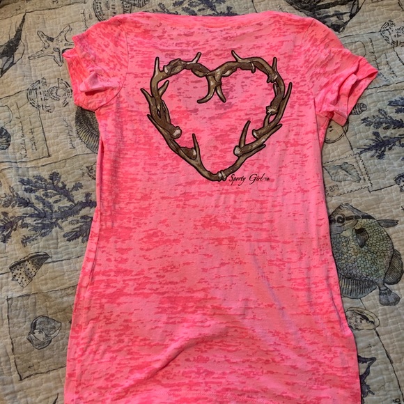 sporty girl apparel Tops - Sporty girl vneck heart antler shirt